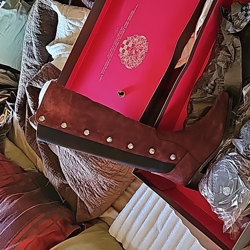 Vince camuto NWT boots